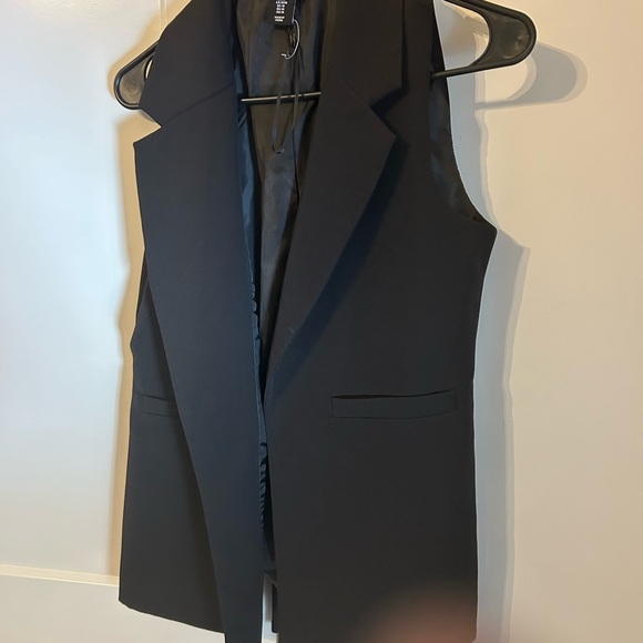 Sincerely Jules Black Sleeveless Vest - Picture 2 of 5